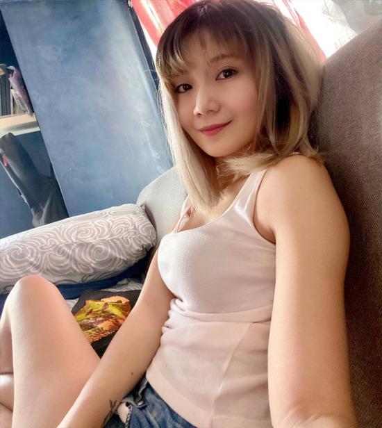 揭示芸阿娜最佳出装策略与暴击率真相